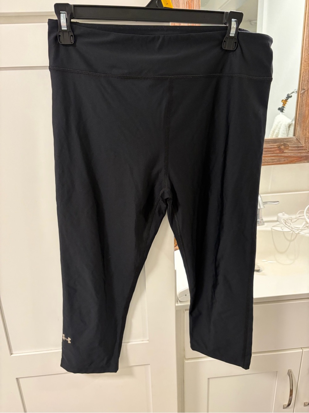 Women’s Under Armour Black Athletic Capri Leggings